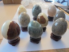 Lot de 9 œufs en pierre