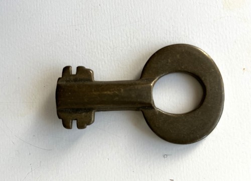 Petite cle ancienne meuble - cle,