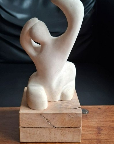 Sculpture statuette statue