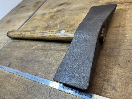 Old tool outil - old, ancien