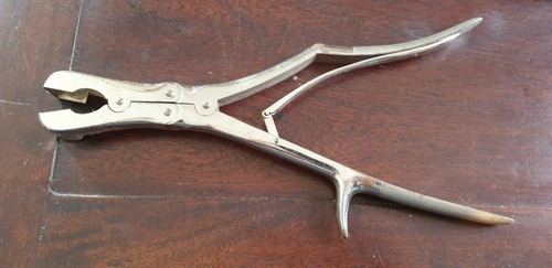 Instrument chirurgie ancien - de,