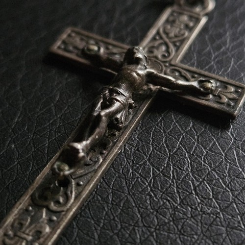 Pendentif croix crucifix