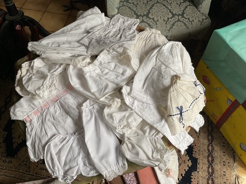 Important lot dessous - de,