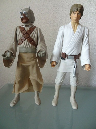 Deux grandes figurines - figurines, jouets