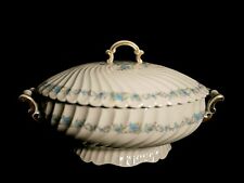 Soupière en porcelaine de Limoges décor floral bleu côtes torses