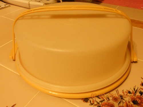 Vintage tupperware pie cake - tupperware,