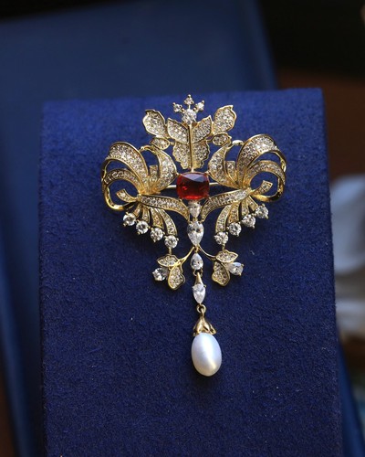 Broche pendentif floral cz - &,