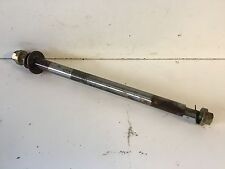 UN AXE DE BRAS OSCILLANT POUR