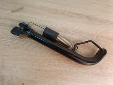 UNE BEQUILLE LATERALE AVEC