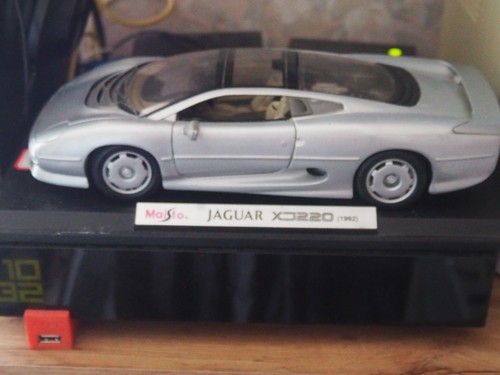 Miniature jaguar xj 220 - miniature,