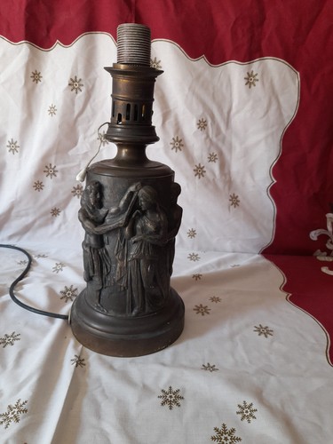 Lampe pétrole dans gout - pétrole,
