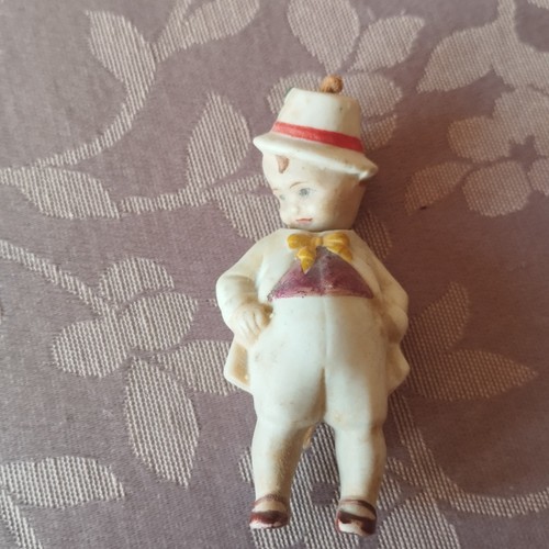 Ancien petit biscuit garcon - biscuit,