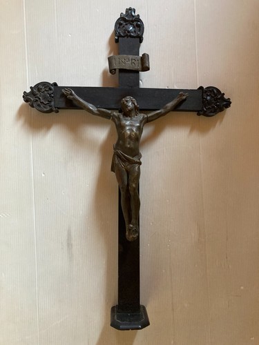 Christ bois sculpté ancien