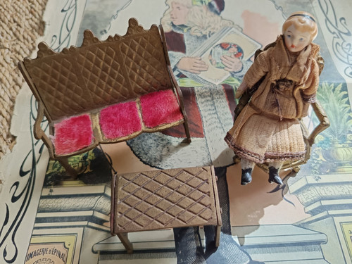 Mobilier miniature ancien pour