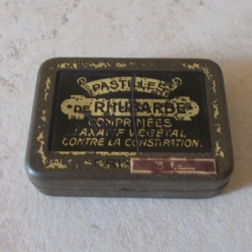 Ancienne boite pharmacie