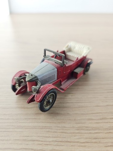 Voiture miniature rétro
