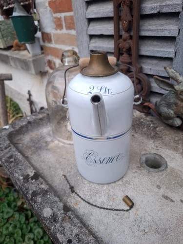 Ancien bidon essence en - à,