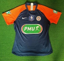 Maillot et shorts portés