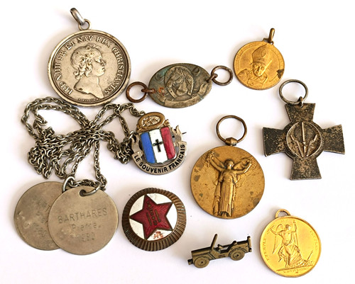 Lot insignes médailles