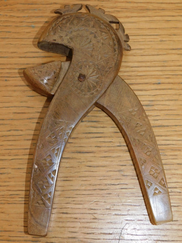 Vintage casse noisettes - noisettes, bois