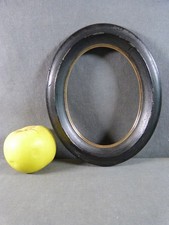 CADRE OVALE EN BOIS NOIRCI -