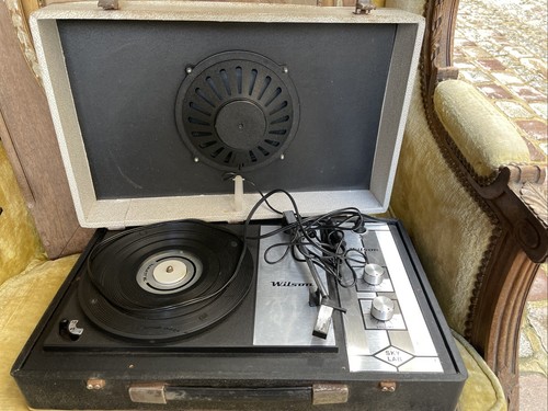 Tourne disque vintage - tourne, wilson