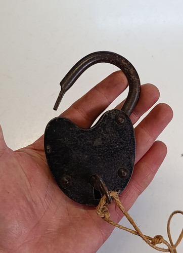 Ancien gros cadenas avec - , clé