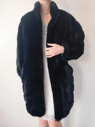 Manteau noir fausse - , fourrure