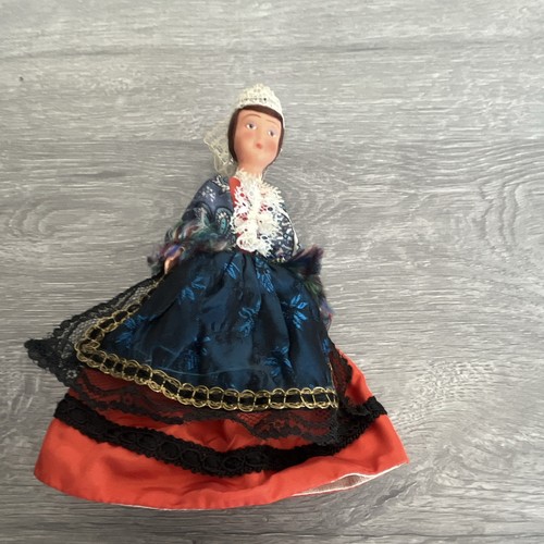 Poupée miniature articulée