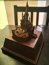 Statuette chateau disneyland