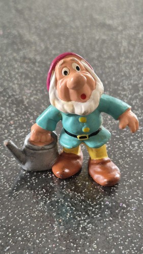 Figurine nain atchoum - figurine, arrosoir