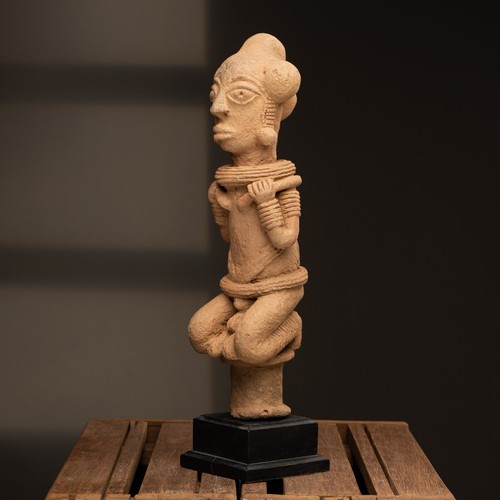 D325 personnage en terre - d325,