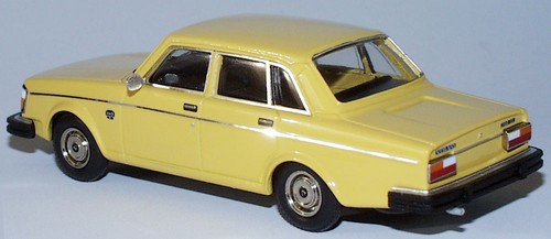 1975 volvo 244 jaune - volvo,