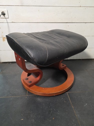 Repose pieds pouf en cuir - /,