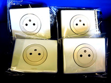 1 prise de courant  celiane