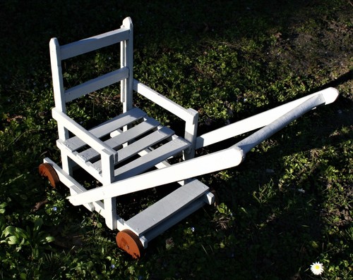 Petite poussette ancienne - petite,