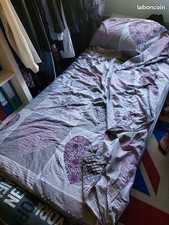 Lit simple IKEA, matelas