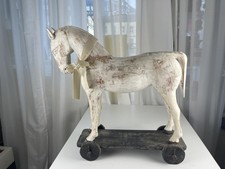 Cheval ancien en bois sur