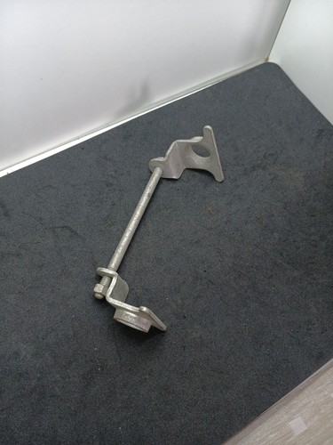 Fixation complète pare moteur