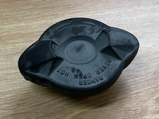 UN BOUCHON DE RADIATEUR MOTO