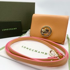[Comes with box and dust bag]