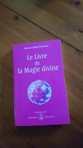 Livre magie divine - le, la
