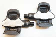 Vélo de route à pédales