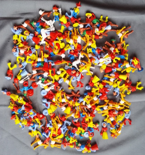Lot figurines kinder - lot,