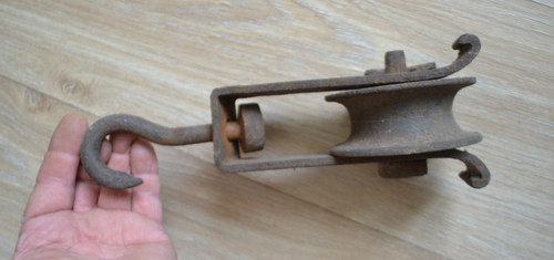 Poulie ancienne tournante - , à