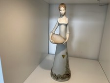 Figurine en porcelaine Royal