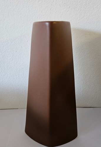 Concept brown vase - bo,