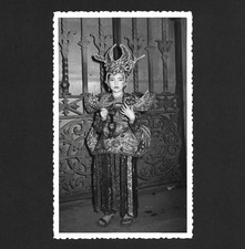 Fille costume traditionnel