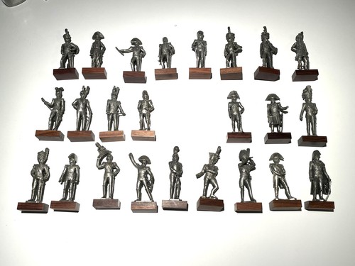 Figurines étain les - 24,