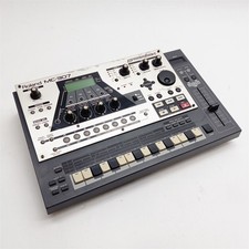 Roland MC-307 Groovebox